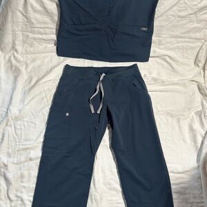 Figs Dark Harbor Kade Cargo Size SP (small petite)